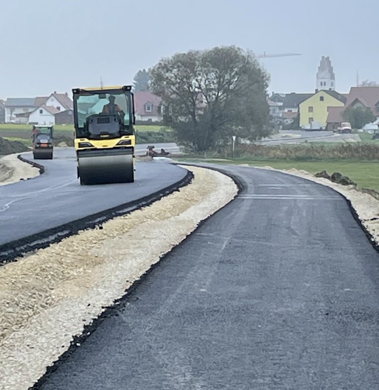 Radlweg EU Teerschicht am 30.10.2024 - Manfred Sterz Radlweg EU Teerschicht am 30.10.2024 - Manfred Sterz