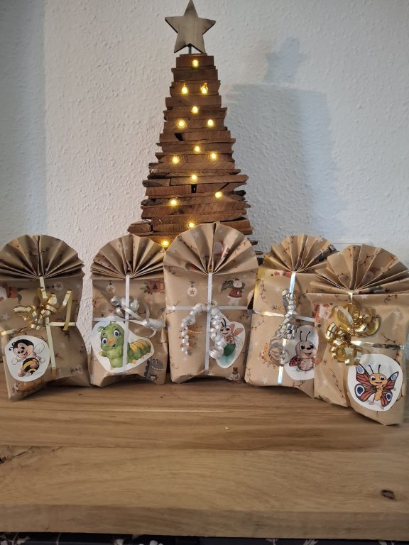 Grossansicht in neuem Fenster: Weihnachtsgeschenke Krippe