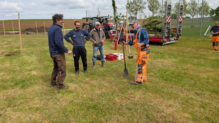 Pflanzaktion STS - Gemeinde - Besprechung - von Martin Koch Pflanzaktion STS - Gemeinde - Besprechung - von Martin Koch