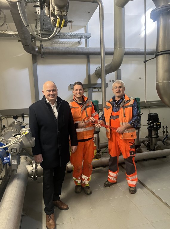 Wasserwart Übergabe mit Zange AT - JF - BGM Wasserwart Übergabe mit Zange AT - JF - BGM